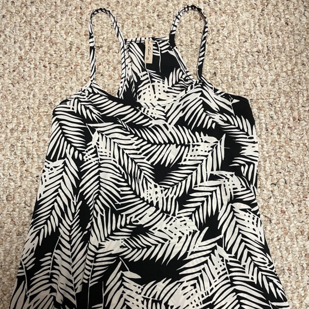Small black/white palm leaves pattern tank top